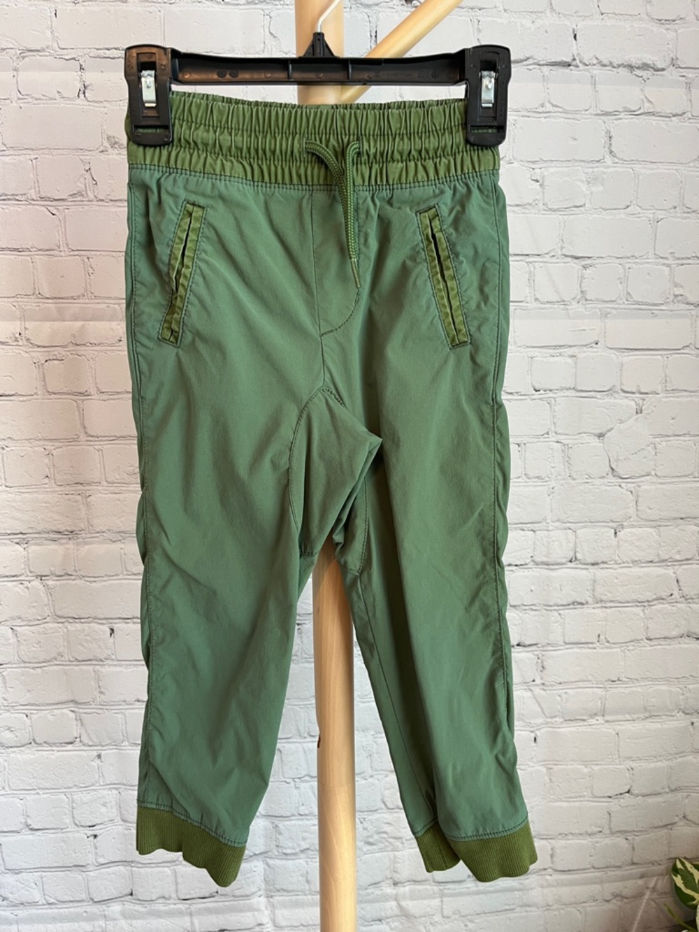 ⭐️⭐️ PICK 5 / $20 Gap Kids Green Pull-On Jogger Pants